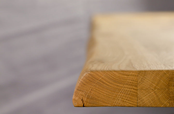 Esstisch Wildeiche Massiv mit Baumkante – 4,5 cm Platte (aufgedoppelt), U-Gestell Metall Schwarz, pure geölt (140–240 cm)