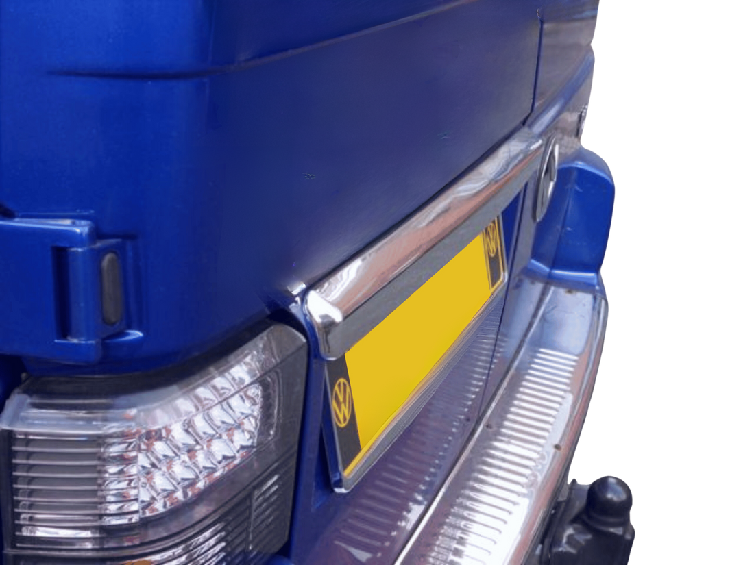 VW T4 Transporter Heckklappen-Kennzeichenleiste Edelstahl – Barndoor Number Plate Trim, Chrom/Mirror Finish, mit 3M Tape (1991–2003)