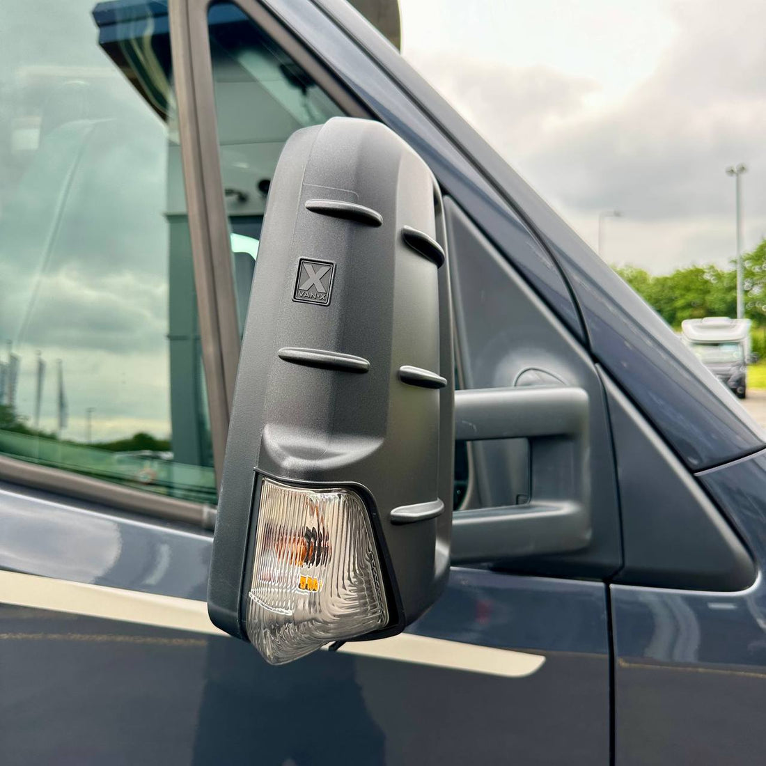 Mercedes Sprinter 906 Spiegelkappen Abdeckungen – Wing Mirror Cap Covers mit robuster Hammerite-Oberfläche, Set (2 Stück)
