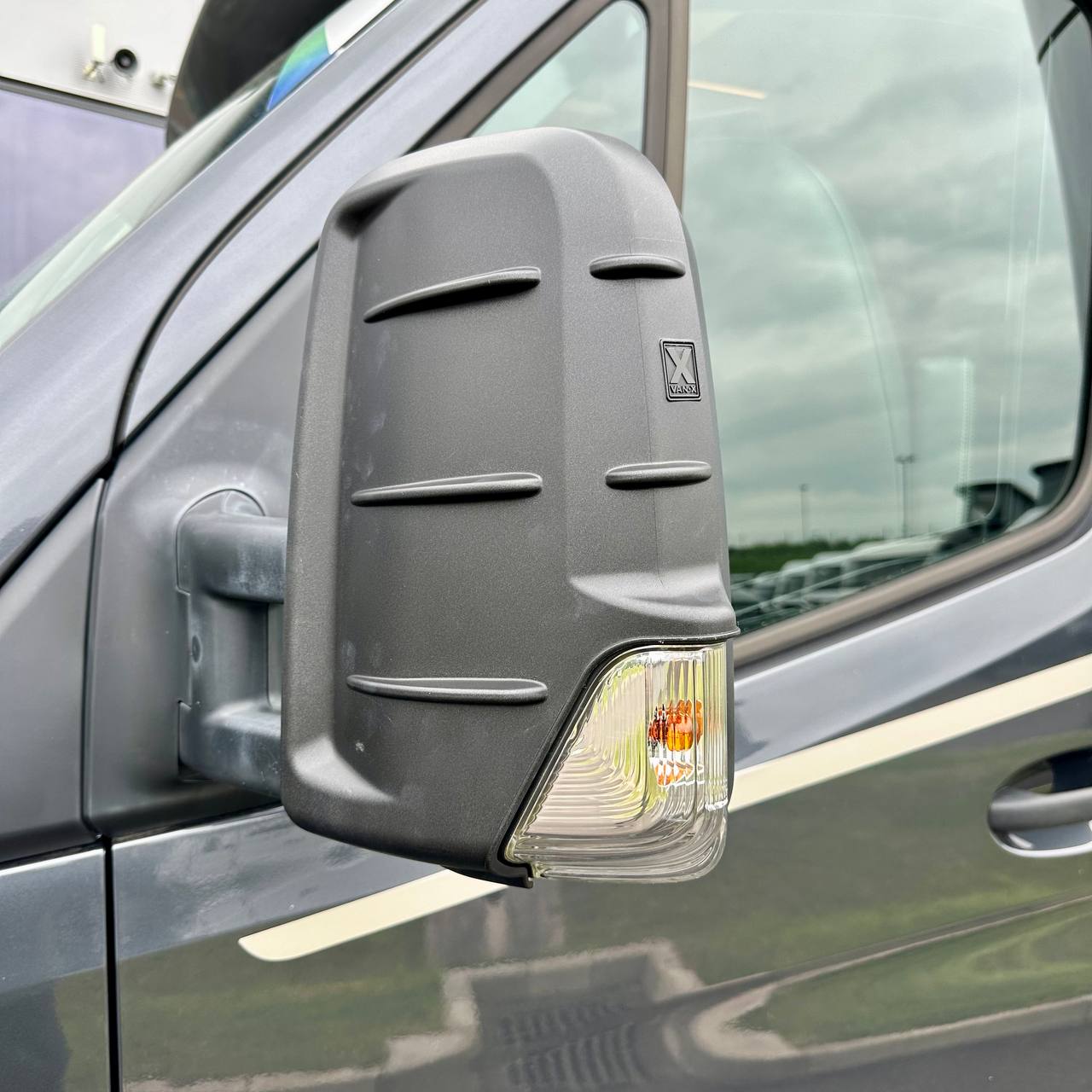 Mercedes Sprinter 906 Spiegelkappen Abdeckungen – Wing Mirror Cap Covers mit robuster Hammerite-Oberfläche, Set (2 Stück)