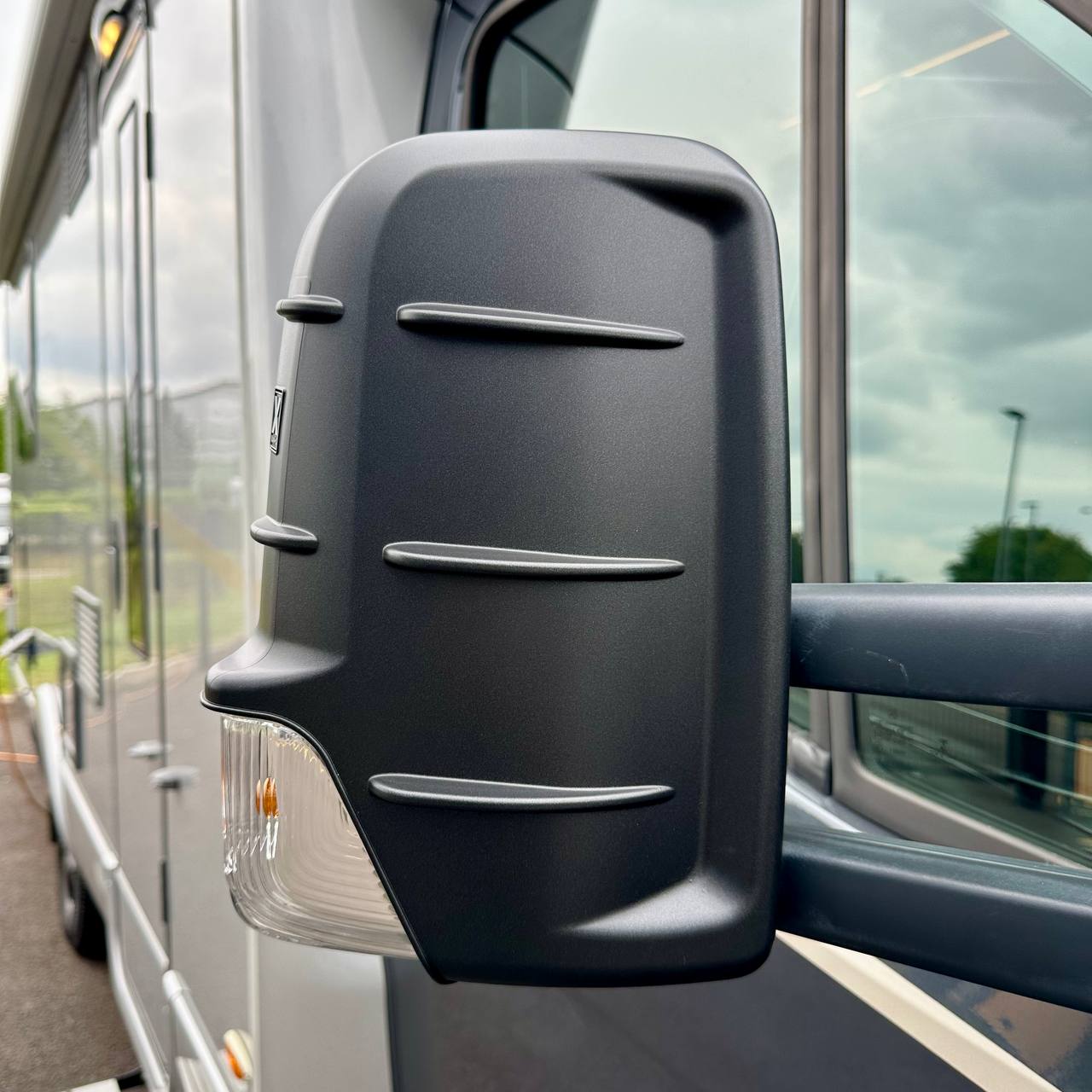 Mercedes Sprinter 906 Spiegelkappen Abdeckungen – Wing Mirror Cap Covers mit robuster Hammerite-Oberfläche, Set (2 Stück)