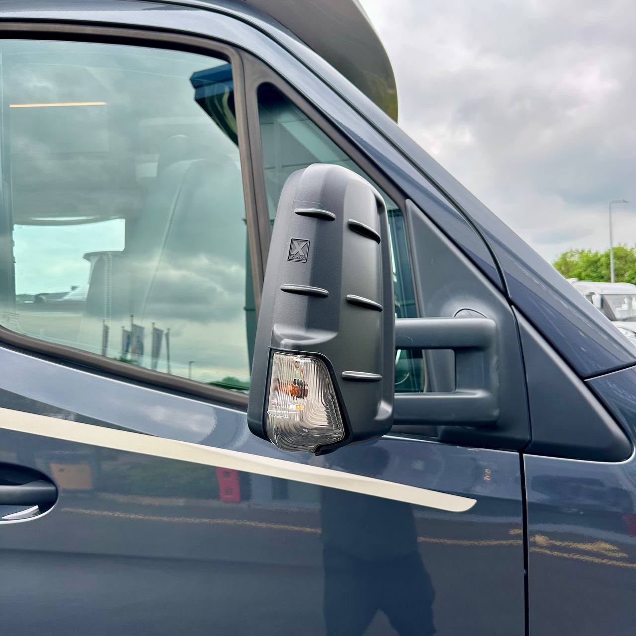 Mercedes Sprinter 906 Spiegelkappen Abdeckungen – Wing Mirror Cap Covers mit robuster Hammerite-Oberfläche, Set (2 Stück)