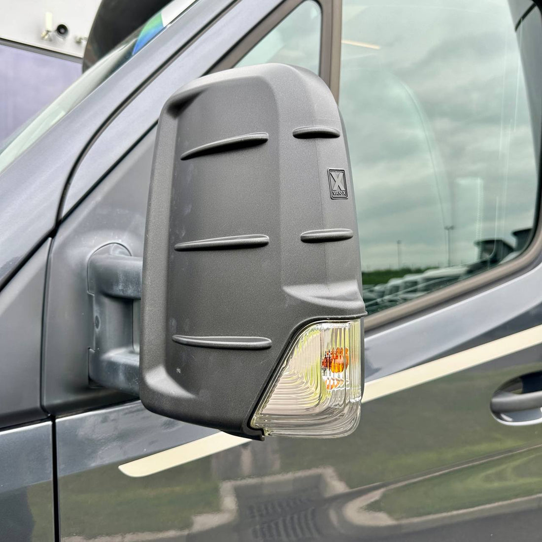Mercedes Sprinter 906 Spiegelkappen Abdeckungen – Wing Mirror Cap Covers mit robuster Hammerite-Oberfläche, Set (2 Stück)