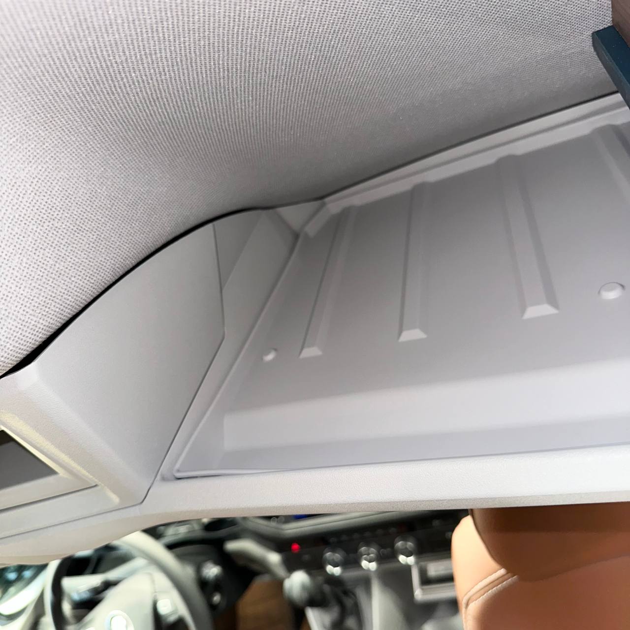 MAN TGE (ab 2018) Front Cab Shelf Einlagen Hellgrau – Gummi Storage Liner, OEM-Fit (LHD)