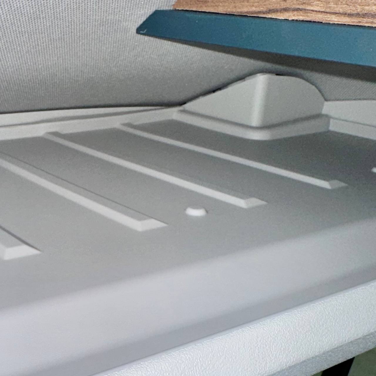 MAN TGE (ab 2018) Front Cab Shelf Einlagen Hellgrau – Gummi Storage Liner, OEM-Fit (LHD)