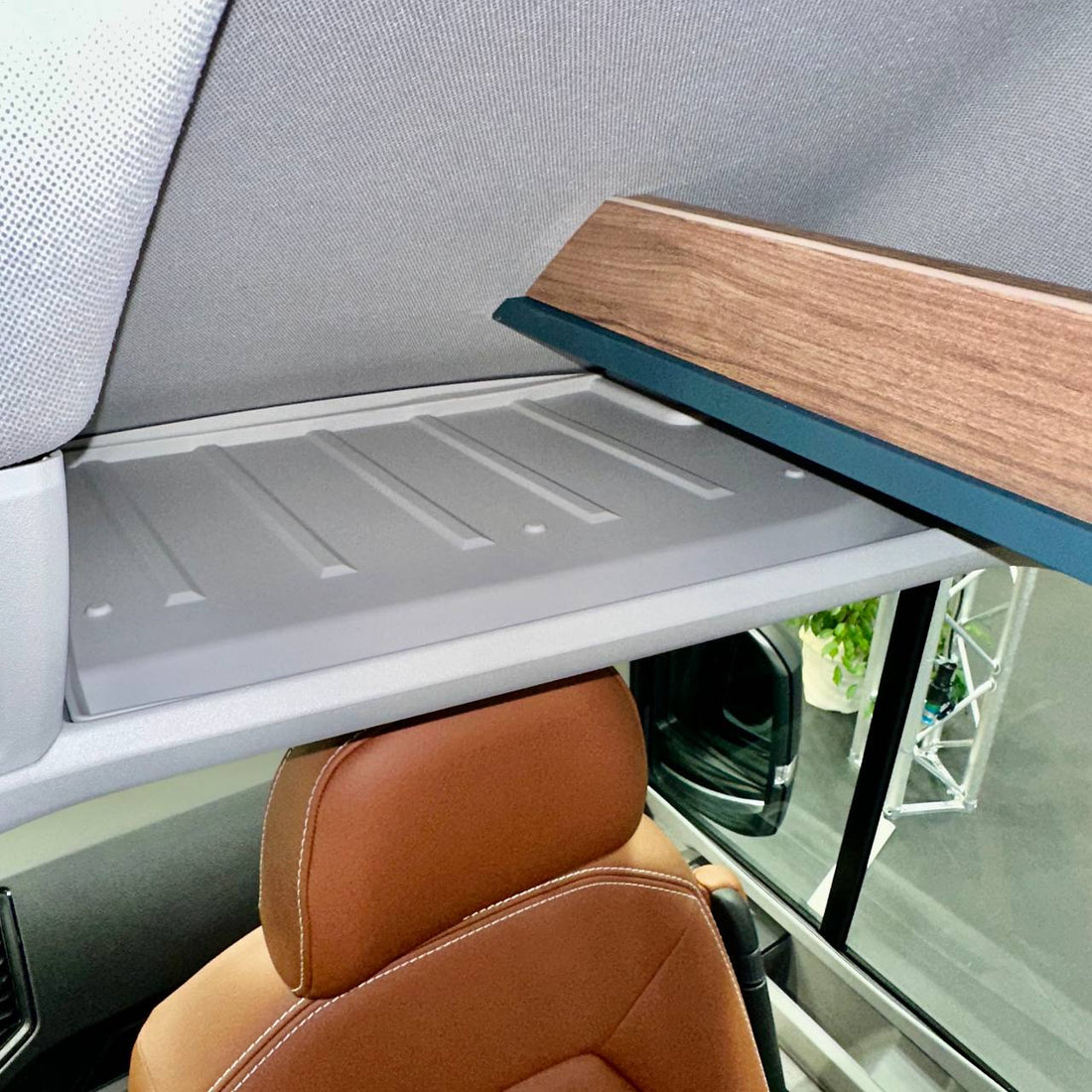 MAN TGE (ab 2018) Front Cab Shelf Einlagen Hellgrau – Gummi Storage Liner, OEM-Fit (LHD)