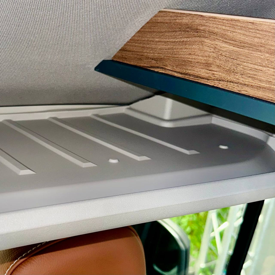 MAN TGE (ab 2018) Front Cab Shelf Einlagen Hellgrau – Gummi Storage Liner, OEM-Fit (LHD)