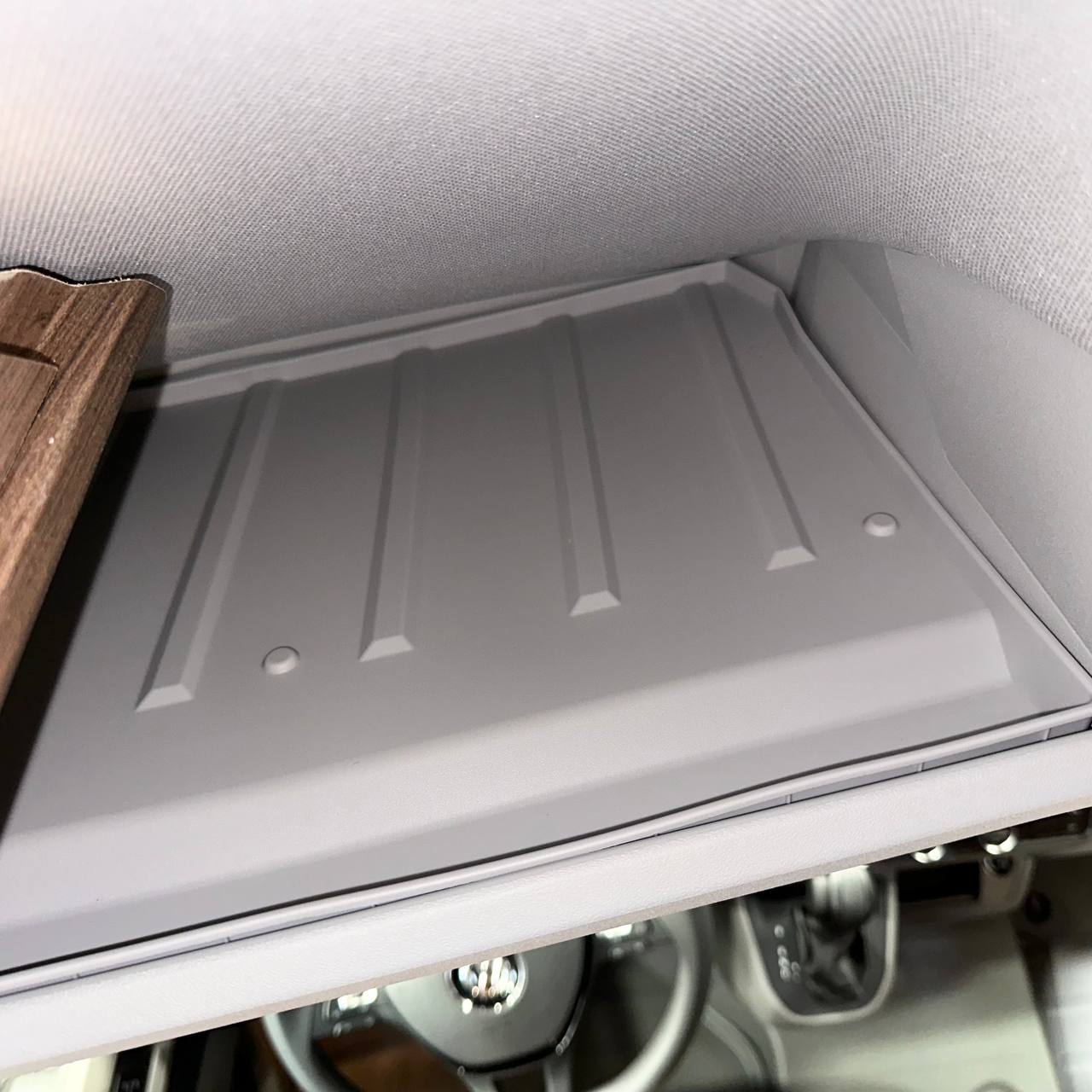 MAN TGE (ab 2018) Front Cab Shelf Einlagen Hellgrau – Gummi Storage Liner, OEM-Fit (LHD)