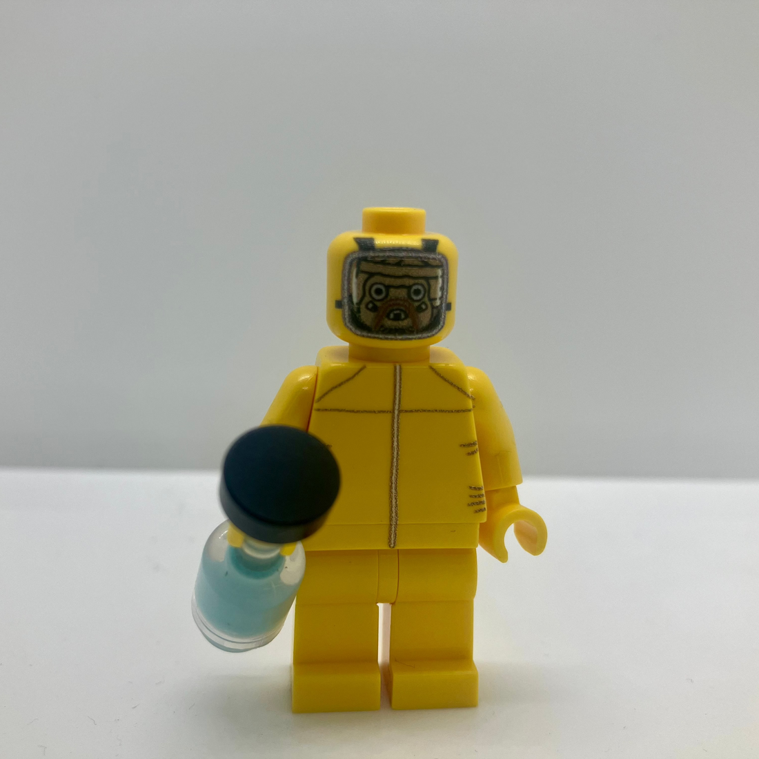 „Milchkoch Wüstenräuber“ Custom-Minifigur – satirisches Wüsten-Design inkl. Milchflasche | UV-Druck | Original LEGO® Teile | MBB-Custom