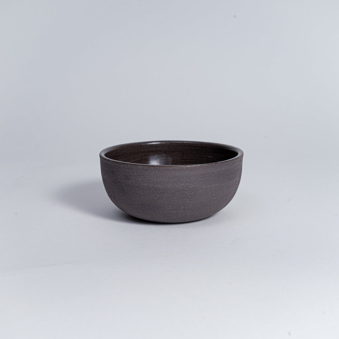 KUMO Cappuccino Tasse Grau/Schwarz – handgemachte Keramik aus Steinzeug, 220 ml, unglasiert außen & glasiert innen (Mannheim)