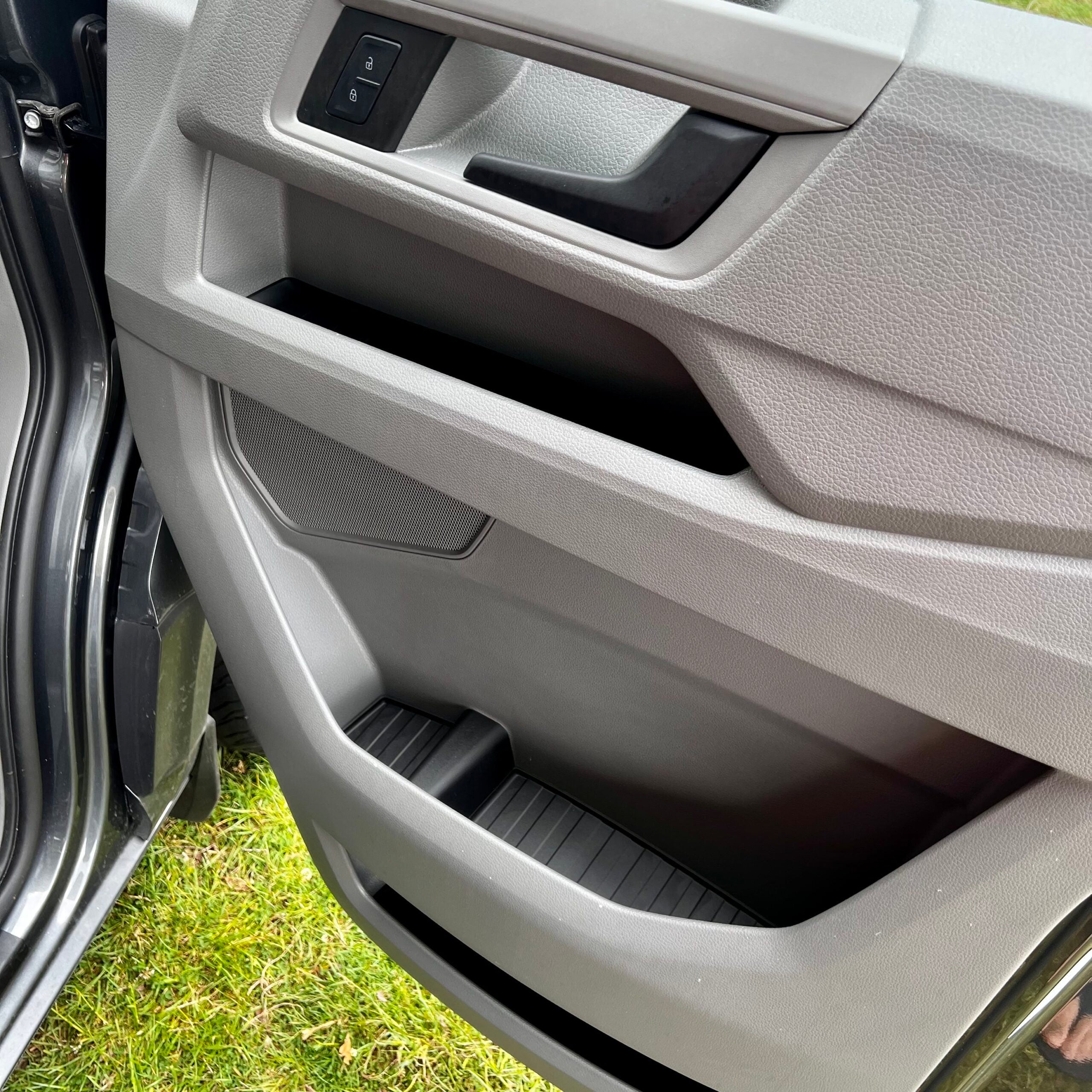 VW Crafter (ab 2018) Türfach-Einlagen Schwarz – Silikon/Gummi Door Pocket Inserts vorn (oben & unten), Set für 2 Türen