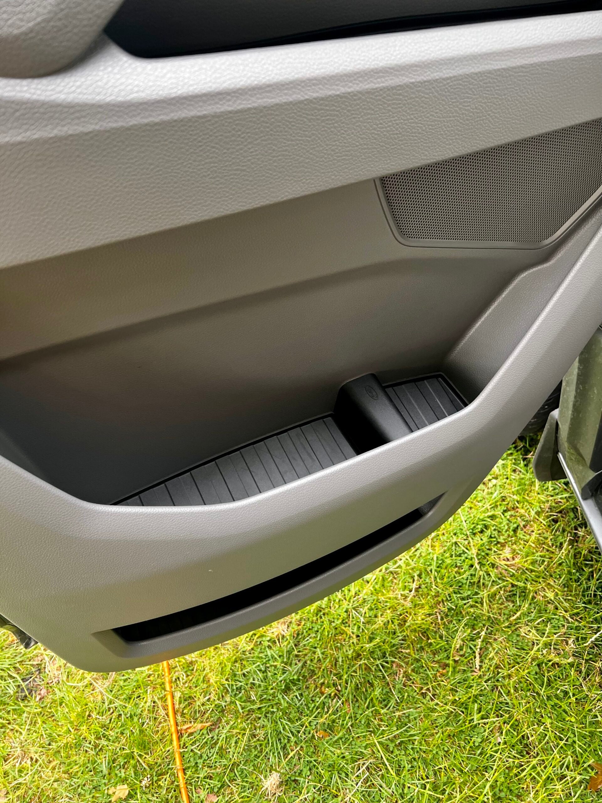 VW Crafter (ab 2018) Türfach-Einlagen Schwarz – Silikon/Gummi Door Pocket Inserts vorn (oben & unten), Set für 2 Türen
