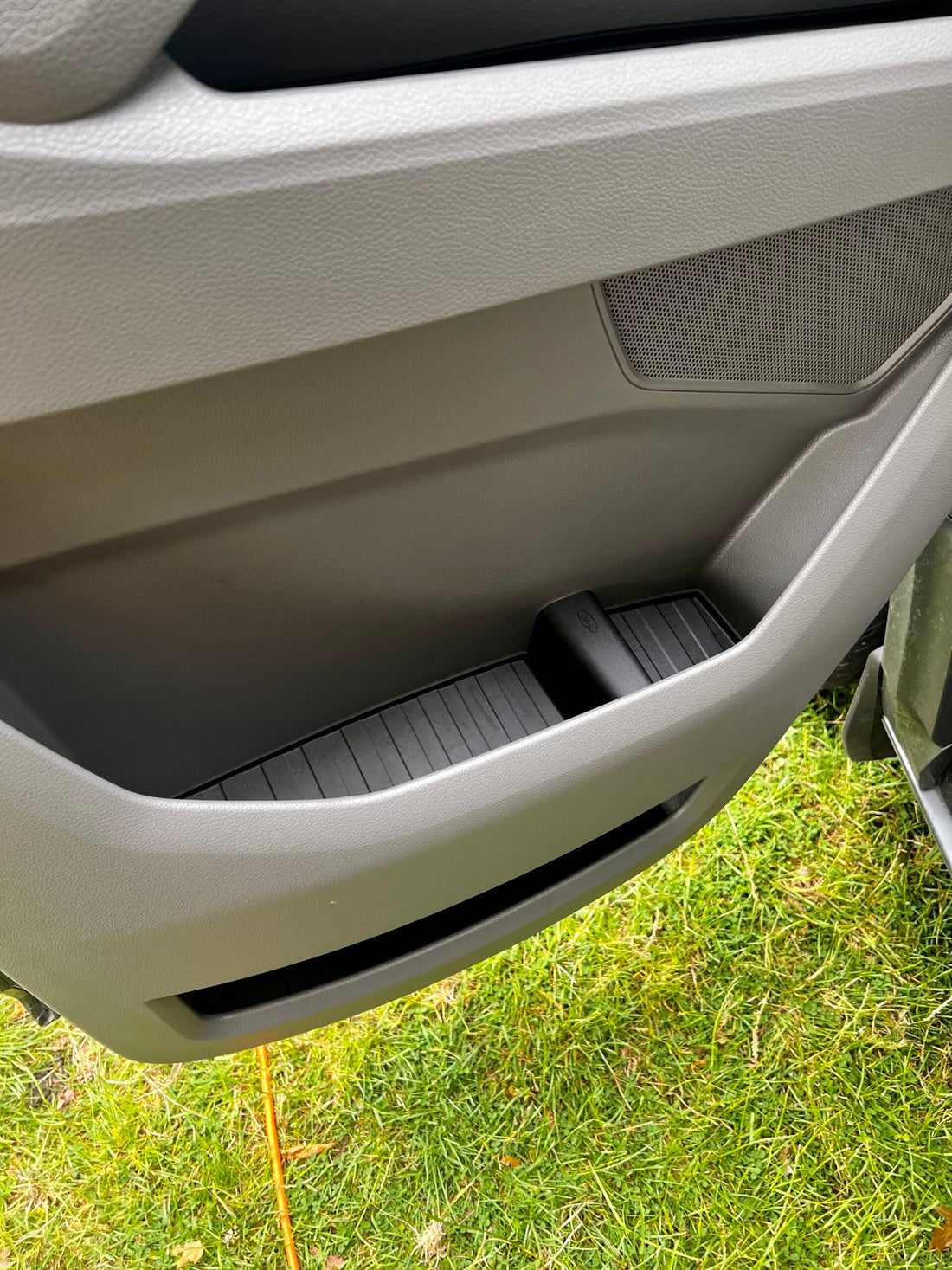 VW Crafter (ab 2018) Türfach-Einlagen Schwarz – Silikon/Gummi Door Pocket Inserts vorn (oben & unten), Set für 2 Türen