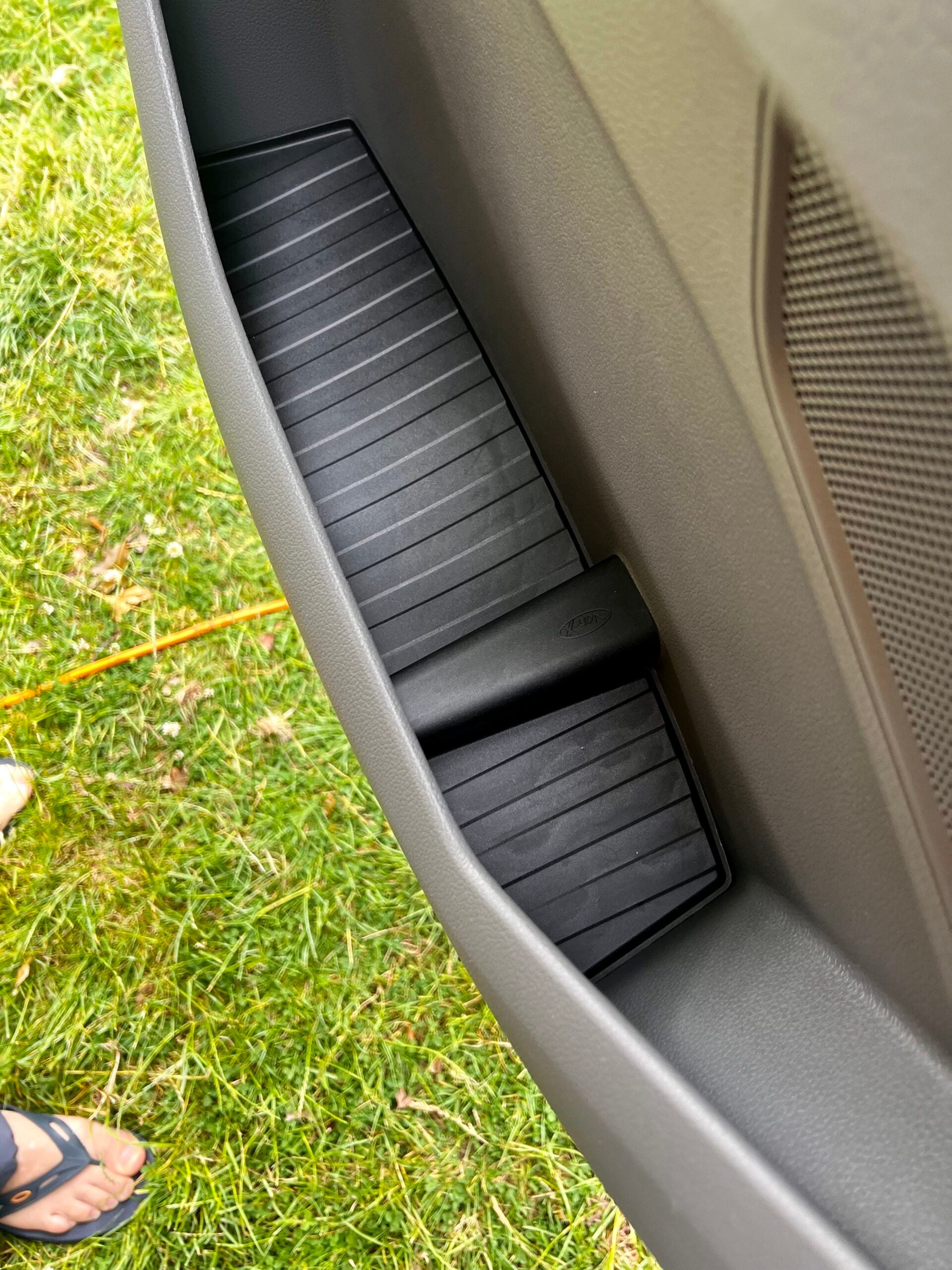 VW Crafter (ab 2018) Türfach-Einlagen Schwarz – Silikon/Gummi Door Pocket Inserts vorn (oben & unten), Set für 2 Türen