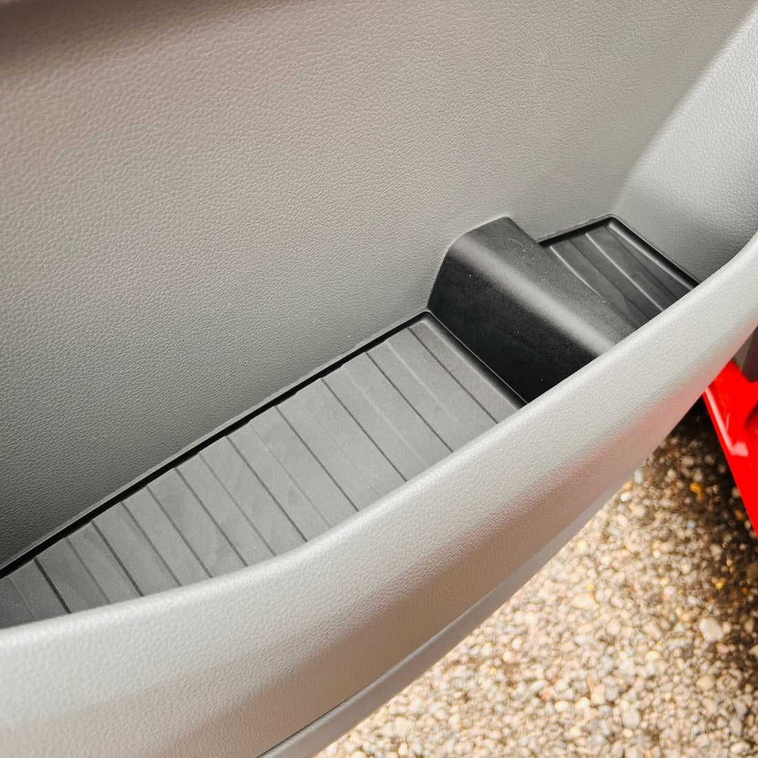 VW Crafter (ab 2018) Türfach-Einlagen Schwarz – Silikon/Gummi Door Pocket Inserts vorn (oben & unten), Set für 2 Türen