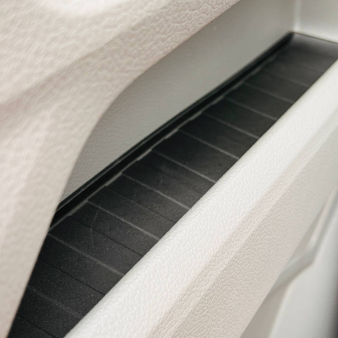 VW Crafter (ab 2018) Türfach-Einlagen Schwarz – Silikon/Gummi Door Pocket Inserts vorn (oben & unten), Set für 2 Türen