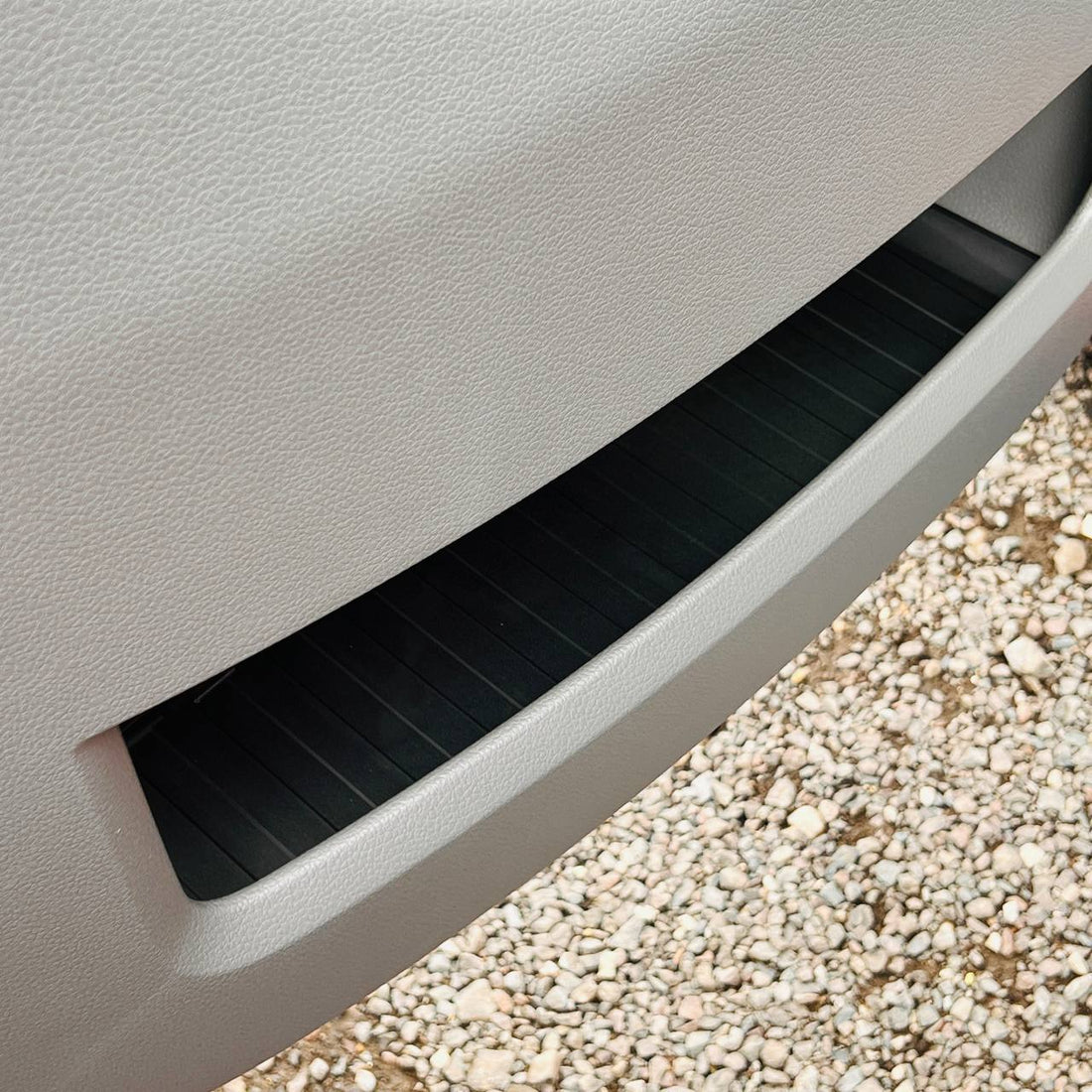VW Crafter (ab 2018) Türfach-Einlagen Schwarz – Silikon/Gummi Door Pocket Inserts vorn (oben & unten), Set für 2 Türen
