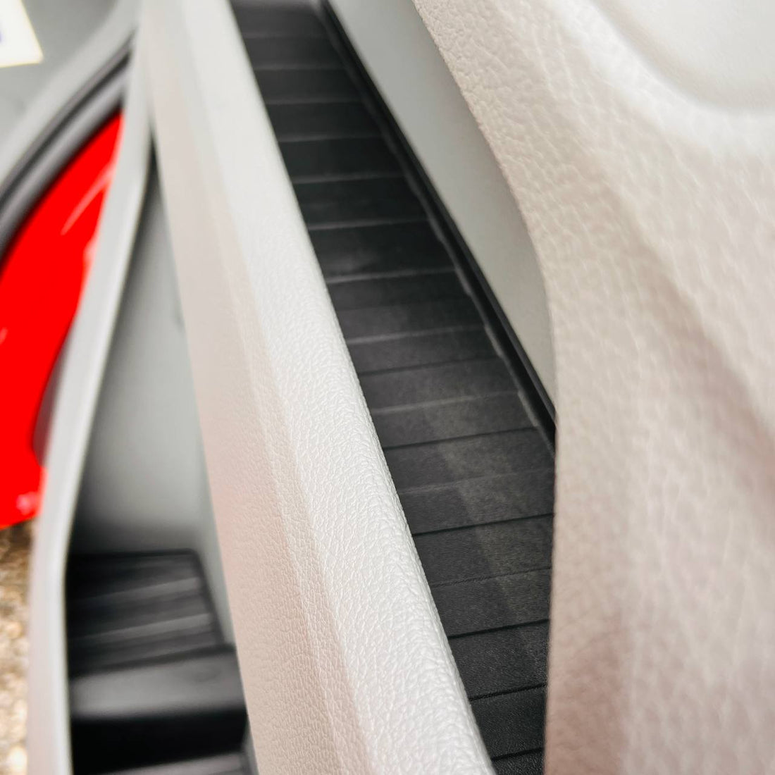 VW Crafter (ab 2018) Türfach-Einlagen Schwarz – Silikon/Gummi Door Pocket Inserts vorn (oben & unten), Set für 2 Türen