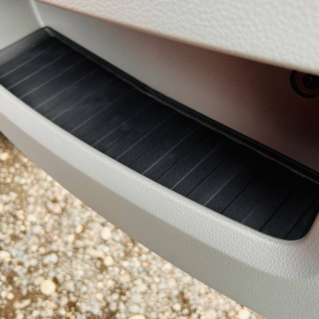 VW Crafter (ab 2018) Türfach-Einlagen Schwarz – Silikon/Gummi Door Pocket Inserts vorn (oben & unten), Set für 2 Türen