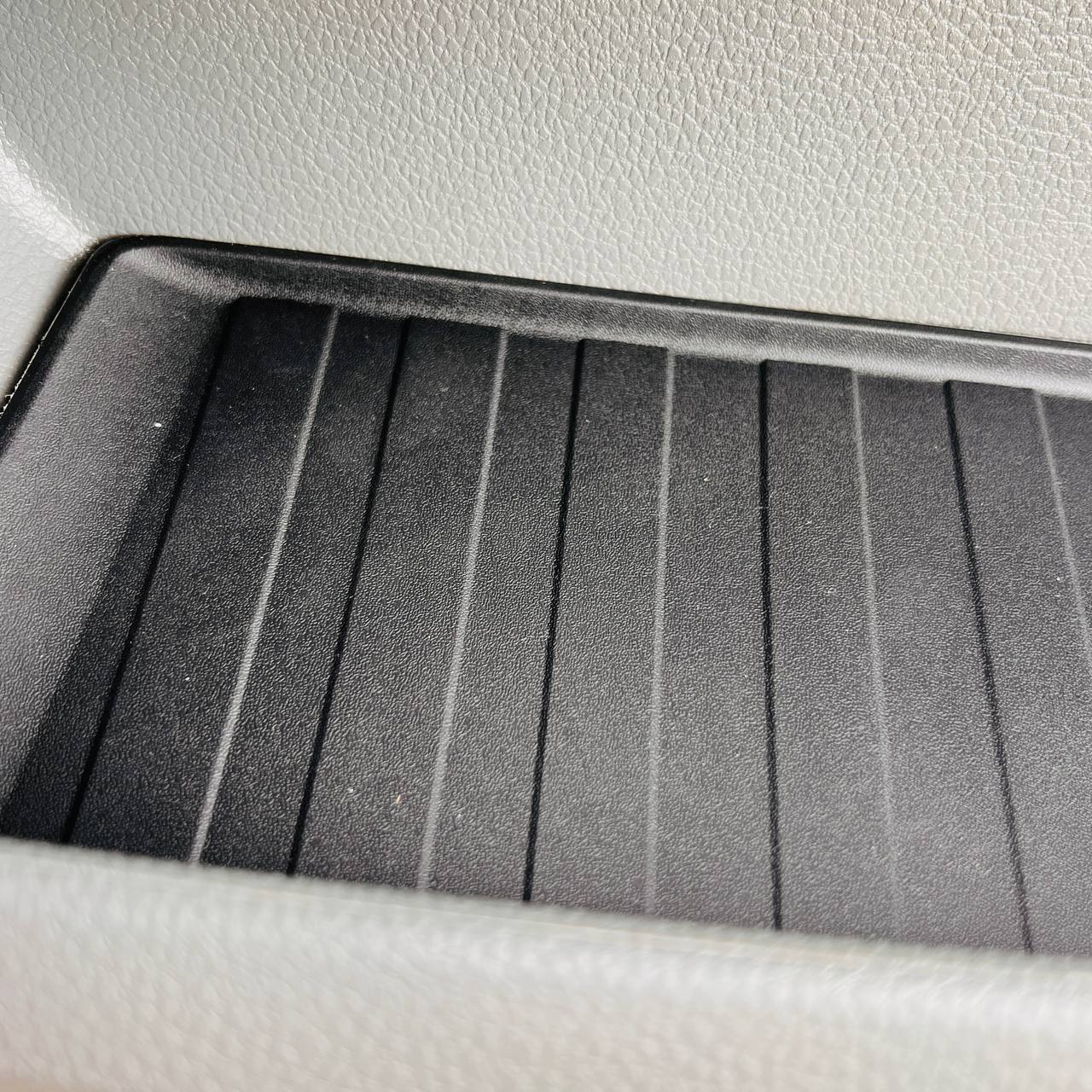 VW Crafter (ab 2018) Türfach-Einlagen Schwarz – Silikon/Gummi Door Pocket Inserts vorn (oben & unten), Set für 2 Türen