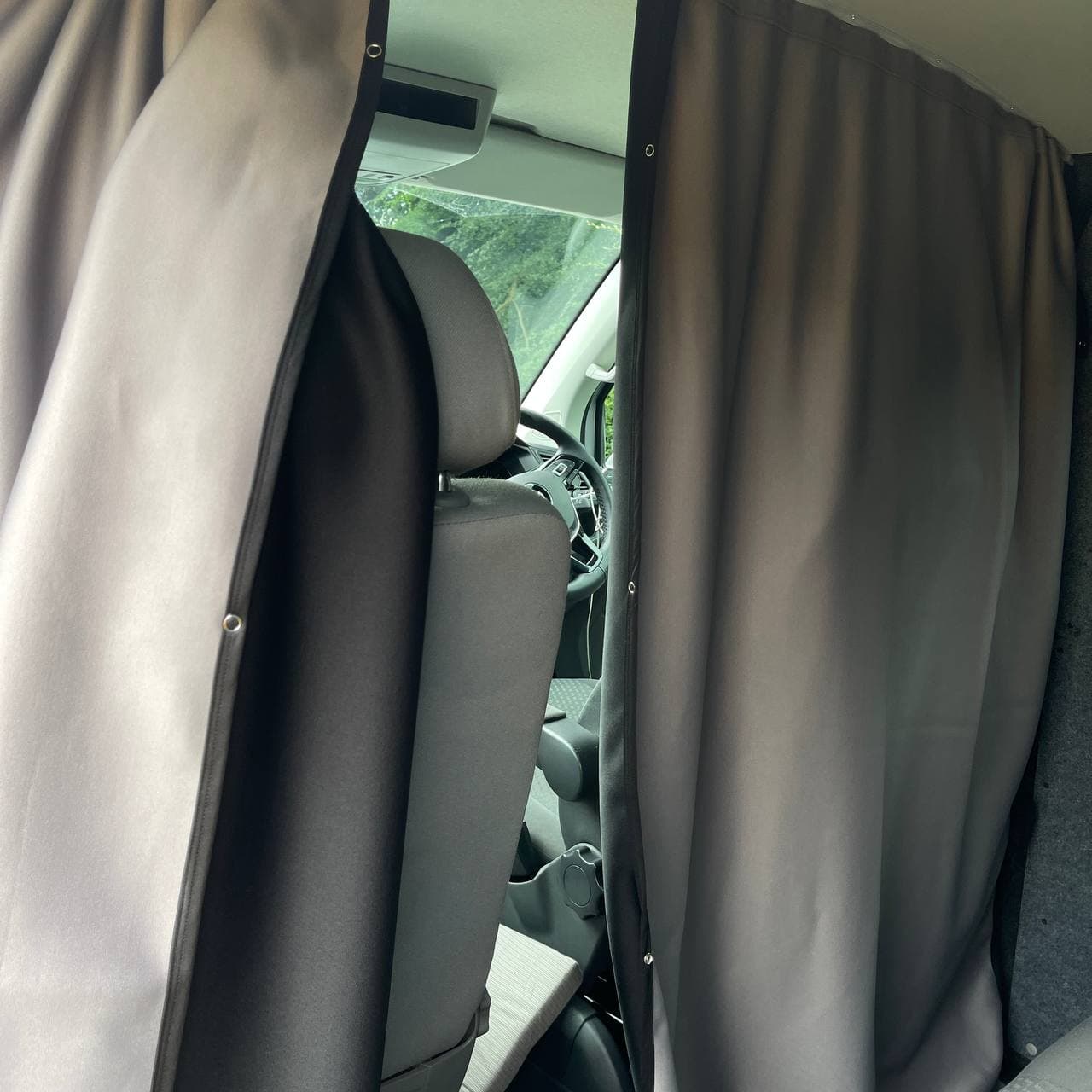 Ford Transit MK6 Trennvorhang Fahrerhaus – Cab Divider Curtain Kit (Rücksitz-/Kabinenabtrennung), 5 Farboptionen, inkl. Schiene & Nieten