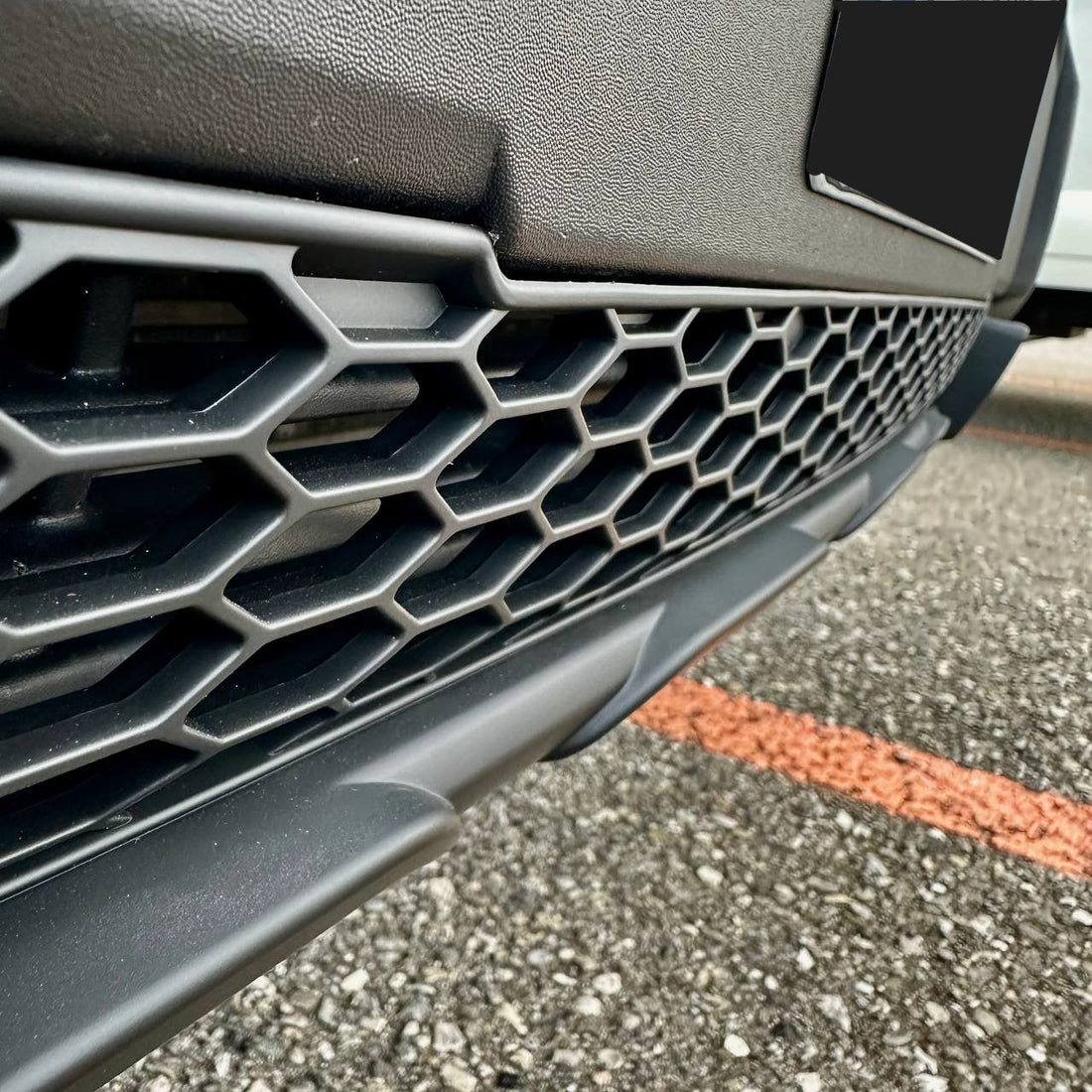 Fiat Ducato Untere Stoßstangen-Grill Wabengitter (Honeycomb) – Matt Schwarz, ABS, Direkt-Ersatz
