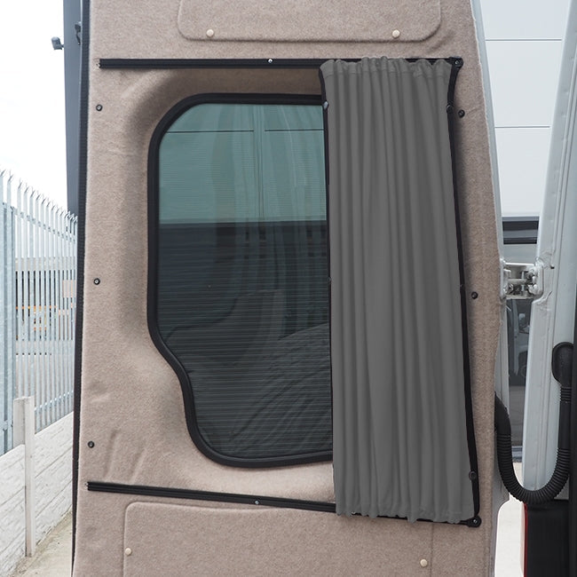 VW Crafter Premium Hecktürfenster Vorhang-Set (Barn Doors) – Blackout Curtain Kit 2-in-1 inkl. Montageset