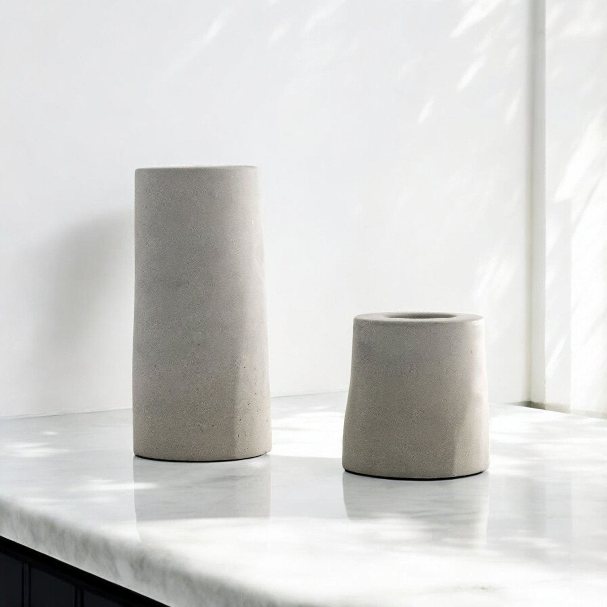 Stabkerzenhalter STELLA (2er Set) – Minimalistische Kerzenständer aus Beton in Grau & Anthrazit, handgemacht